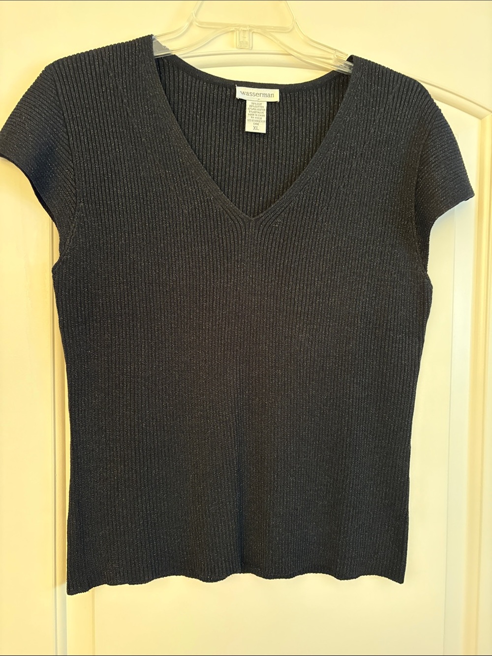 Women's irrodicient Black ribbed V-Neck Top